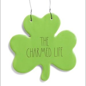 🌟NWT🌟 RAE DUNN - “The Charmed Life” Shamrock Wall Plaque❣️